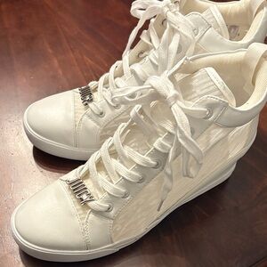 Juicy Couture Women's Cream High-Top Sneakers